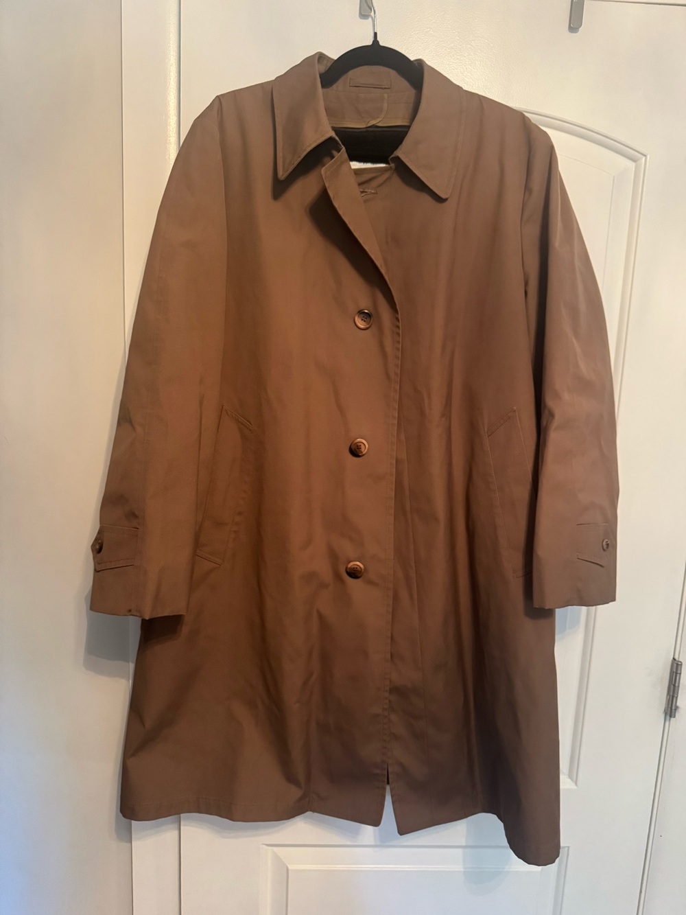 London Fog Classic Brown Single-Breasted Trench Coat. 42 short
